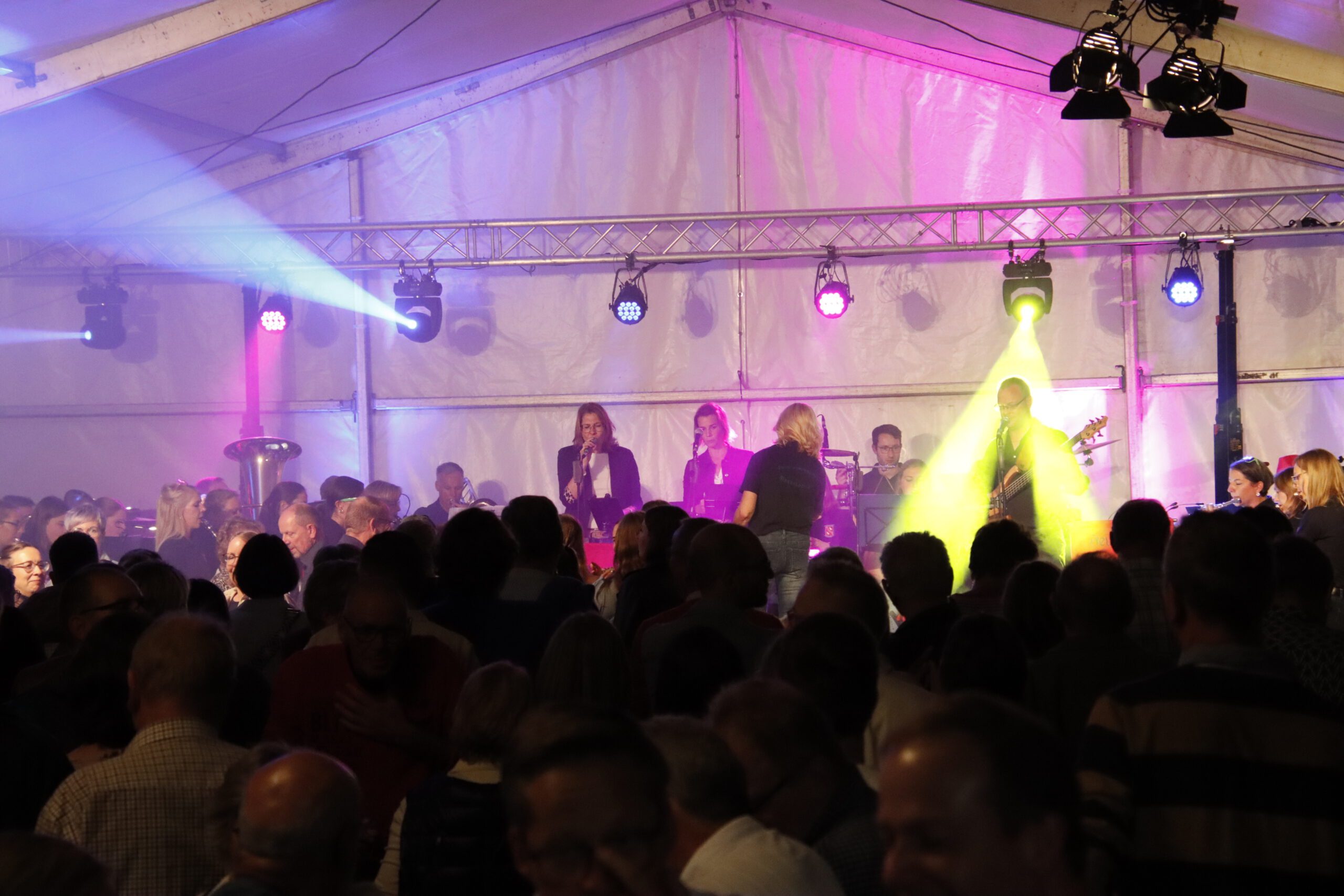 Schlagerfieber in Riesenbeck: Premiere der 1. Riesenbecker Schlagerparty ein voller Erfolg